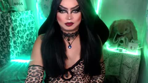 QUEEN CESS online show from July 22, 2026, 6:32 pm
