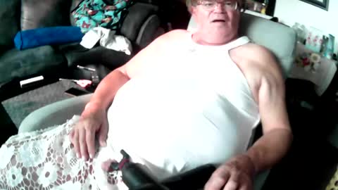 cleoiscuming online show from July 24, 2026, 1:42 pm