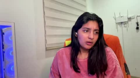 cloe small online show from June 8, 2026, 5:52 am