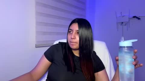 cloe small online show from June 19, 2026, 6:29 am