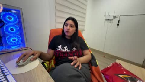 cloe small online show from July 3, 2026, 7:15 am