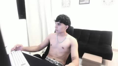 MIA LIZ AND SAM online show from July 23, 2026, 4:43 am
