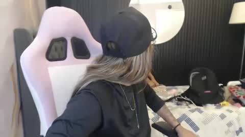 Snapshot of couple_thonsom chatting on June 5, 2026, 2:45 pm Ashley and Niko online show from June 5, 2026, 2:45 pm