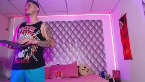Couplelatin online show from June 16, 2026, 4:26 am