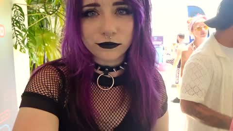 Snapshot of crimsonkitten chatting on May 13, 2026, 5:43 pm Crimson Kitten online show from May 13, 2026, 5:43 pm