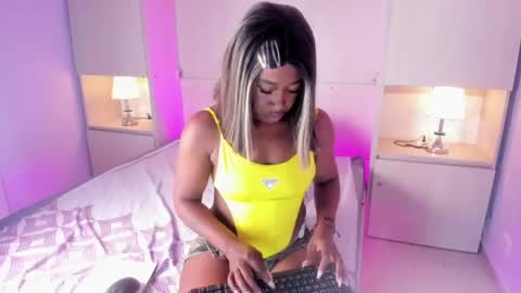 cristalbennet online show from June 11, 2026, 7:56 pm