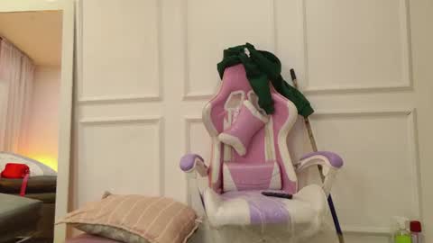 cristalbm_ online show from June 27, 2026, 12:22 pm