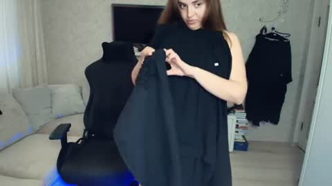 crystalemily online show from June 12, 2026, 7:13 pm