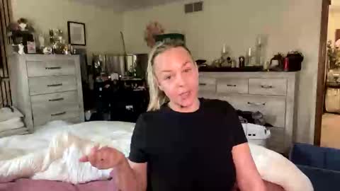 cumguzzlingskank online show from May 19, 2026, 5:08 pm