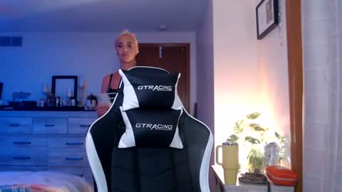 cumguzzlingskank online show from July 12, 2026, 3:08 am