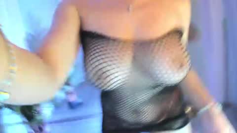 cupcake_izzy online show from July 7, 2026, 6:56 pm