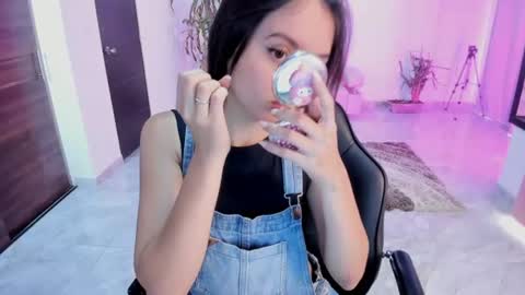 Bella Fox online show from July 1, 2026, 1:34 pm