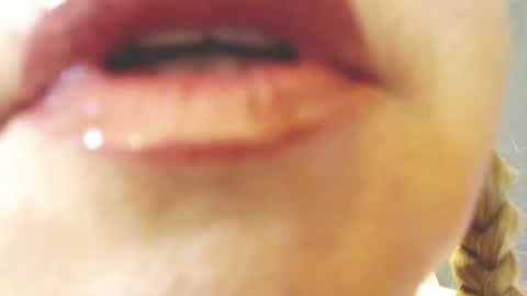 cute_phoenix online show from August 6, 2026, 2:52 pm