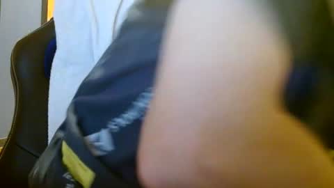 Cuteboy090 online show from June 20, 2026, 10:18 am
