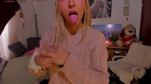 cuteweed420 online show from June 25, 2026, 9:30 pm