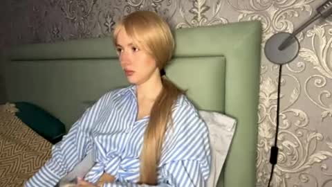 Vanessa online show from April 19, 2026, 4:39 pm