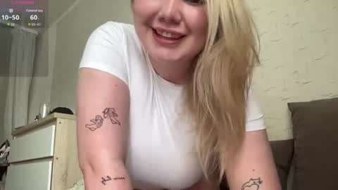 Snapshot of cutiejulie_ chatting on June 19, 2026, 12:42 pm Julie online show from June 19, 2026, 12:42 pm