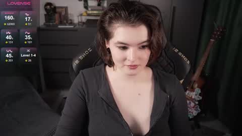 Helen Blossom online show from July 26, 2026, 1:40 pm