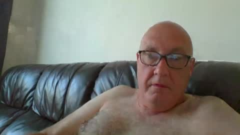 daddyhere4uall8 online show from August 8, 2026, 6:04 am