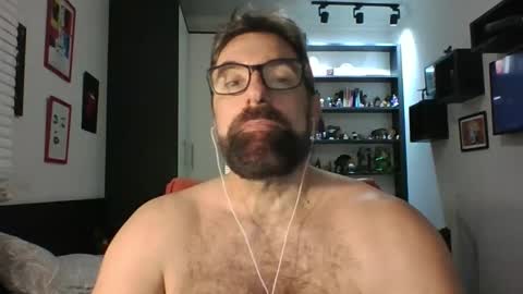 daddymusclebearrio online show from December 15, 2025, 9:24 am