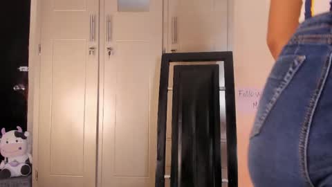 dafnezahira20 online show from June 8, 2026, 8:42 pm