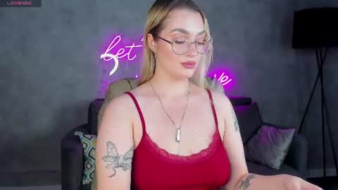 Viickie online show from August 4, 2026, 9:12 am