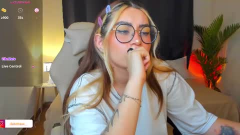 dakottaa__ online show from June 24, 2026, 12:42 am