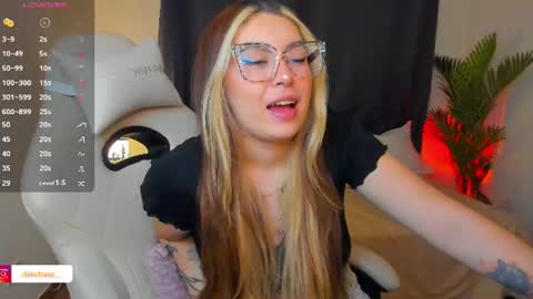 dakottaa__ online show from June 25, 2026, 12:21 am