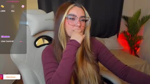dakottaa__ online show from July 1, 2026, 12:12 am