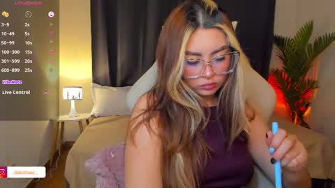 dakottaa__ online show from July 8, 2026, 11:42 pm
