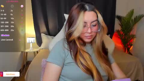 dakottaa__ online show from July 31, 2026, 12:10 am