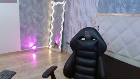 damian_tay1 online show from July 19, 2026, 11:58 am