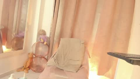 danielamay00 online show from July 12, 2026, 9:50 pm