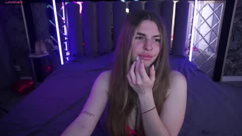danielareign online show from April 23, 2026, 12:51 pm