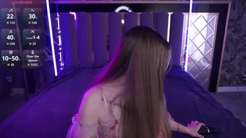 danielareign online show from April 26, 2026, 12:47 pm