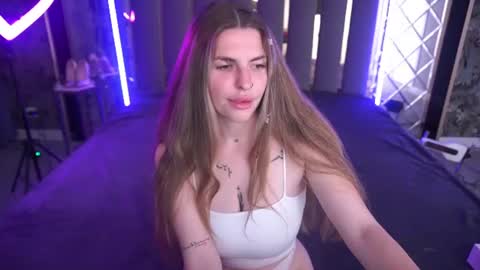 danielareign online show from June 14, 2026, 7:05 pm