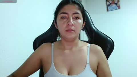 Snapshot of danna_peterson chatting on April 29, 2026, 12:27 am Danna online show from April 29, 2026, 12:27 am