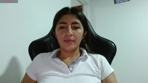 Snapshot of danna_peterson chatting on May 7, 2026, 12:16 am Danna online show from May 7, 2026, 12:16 am