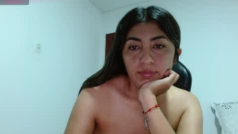 Snapshot of danna_peterson chatting on June 19, 2026, 12:48 am Danna online show from June 19, 2026, 12:48 am