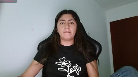 Snapshot of danna_peterson chatting on June 21, 2026, 8:33 pm Danna online show from June 21, 2026, 8:33 pm
