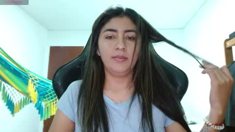 Snapshot of danna_peterson chatting on July 19, 2026, 12:47 am Danna online show from July 19, 2026, 12:47 am