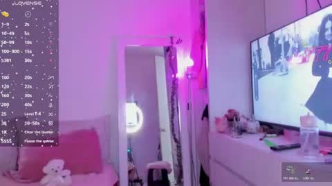Danna Rhodes online show from July 22, 2026, 2:31 pm