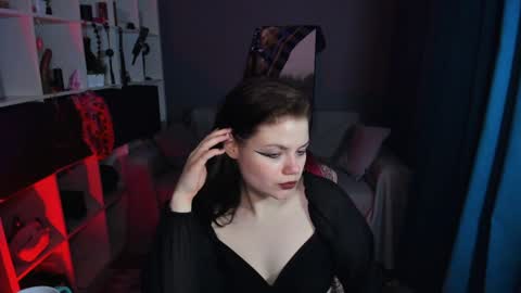 Dari the it woman online show from January 25, 2025, 11:43 pm