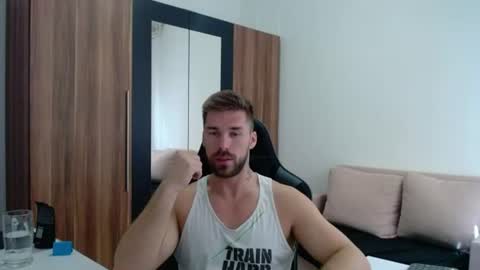 darius_94 online show from July 7, 2026, 7:23 am