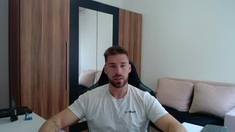 darius_94 online show from July 24, 2026, 7:28 am