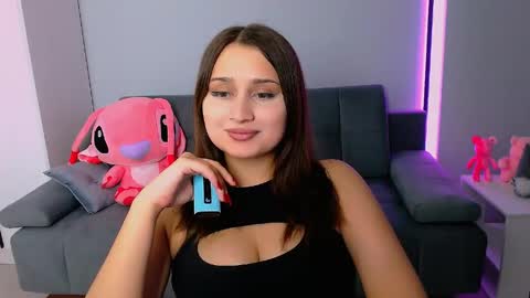 Amelie online show from May 19, 2026, 9:10 pm