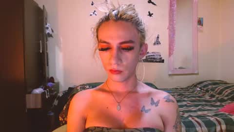 dayanna_01_ online show from July 11, 2026, 8:33 pm