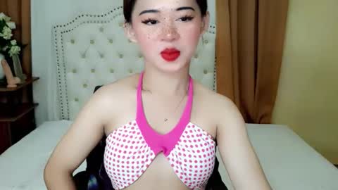 Sophie online show from May 18, 2026, 2:51 am