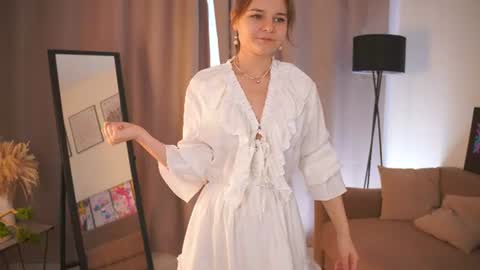 Hi my name is Sari nice to see you in my Room online show from June 25, 2026, 5:12 am
