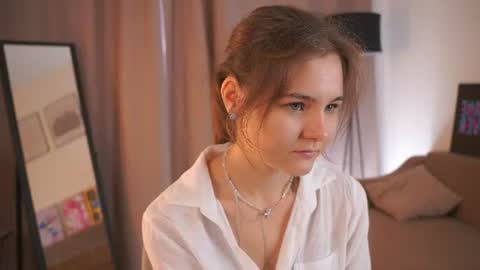 Hi my name is Sari nice to see you in my Room online show from July 3, 2026, 4:19 am